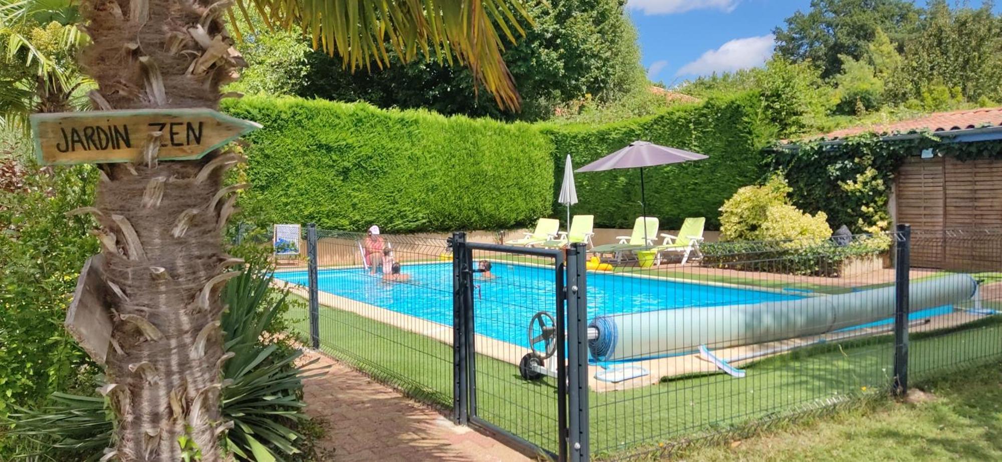 Chez Isa Et Dens Bed & Breakfast Marsac-sur-l'Isle Luaran gambar